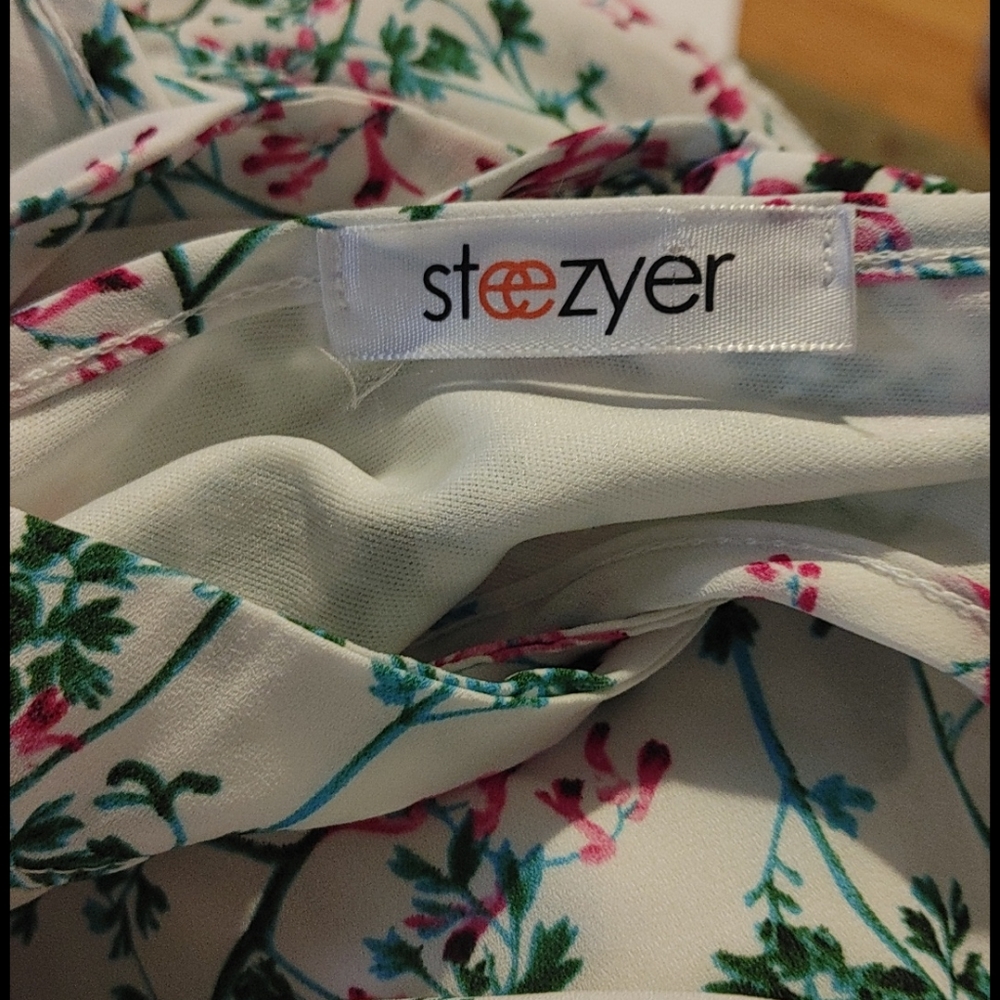 Steezyer size M floral Romper - Picture 7 of 9